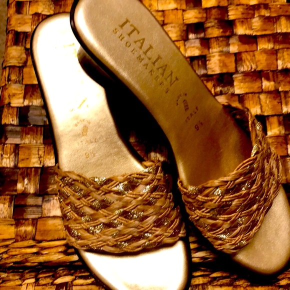 Italian shoemakers gold metallic slides. Size 9.5. Fits like 9. - Picture 3 of 7